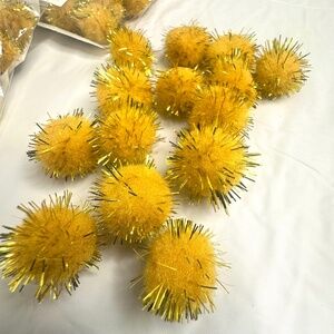 153 Creatology Pom Pom Sparkle Scintillants 0.75 in  NWT